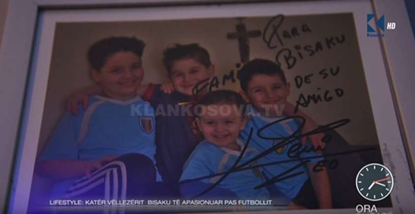 Katër vëllezërit Bisaku të pasionuar pas futbollit (Video)