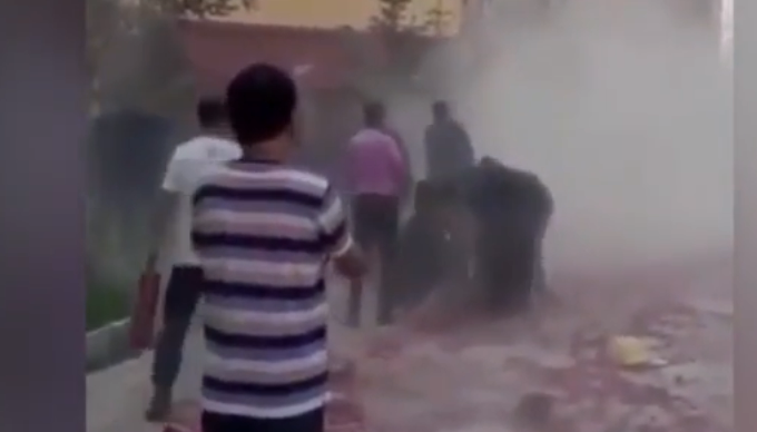 Dhëndri gati sa nuk vdes nga shakaja tradicionale e dasmës (VIDEO)