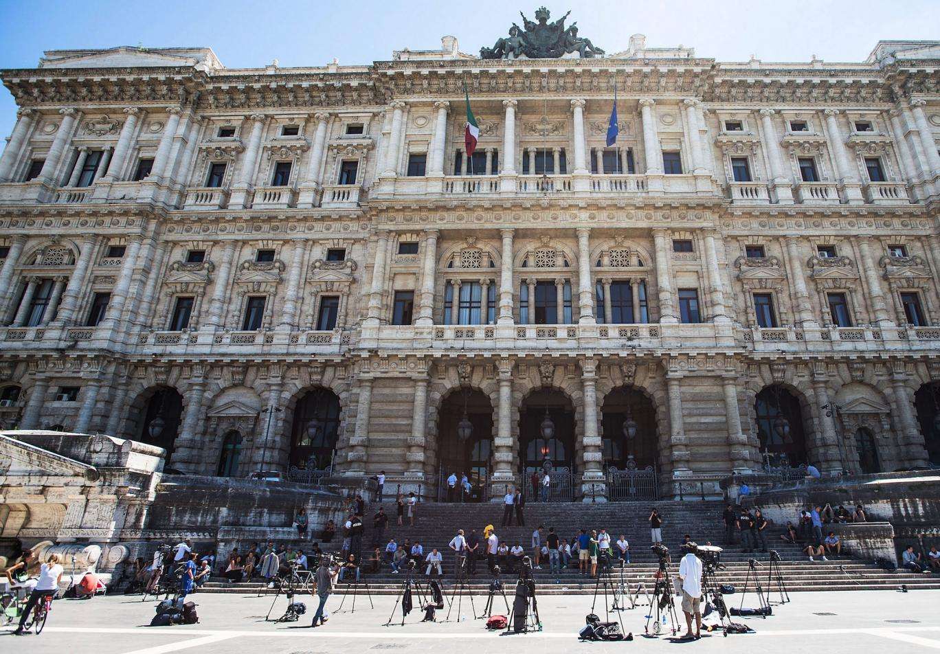 Itali: I moshuari masturbon në sy të studentëve dhe nuk dënohet