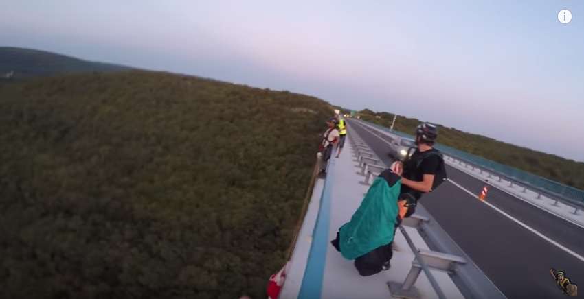 Instruktoi ia shpëton jetën një njeriu (Video)