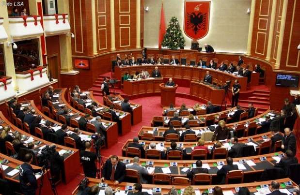 ​Shqipëria ratifikon protokollin për anëtarësimin e Finlandës dhe Suedisë në NATO