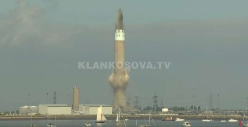 Anglia shkatërron oxhakun e lartë të prodhimit të rrymës (Video)