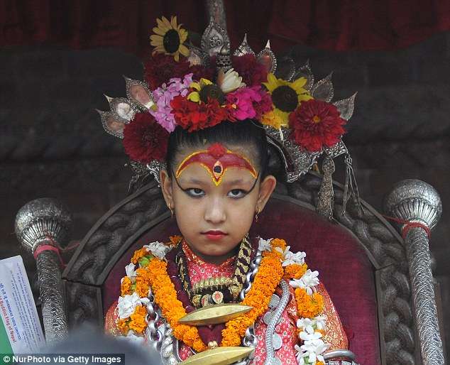 Shtatë vjeçarja shpallet perëndeshë në Nepal