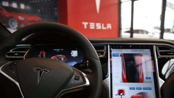 Tesla do të përditësojë funksionin e autopilotit