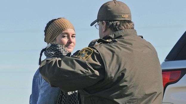Del në protestë, arrestohet aktorja Woodley