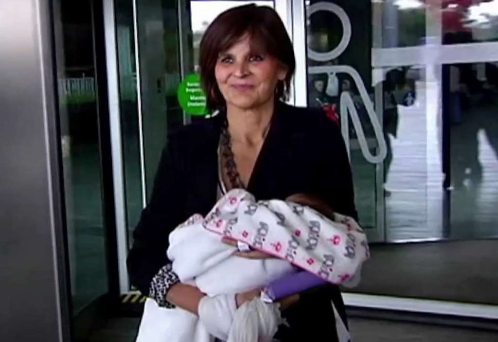 Spanjollja lind fëmijë në moshën 62 vjeçare