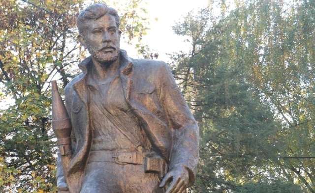 Heroi Adrian Krasniqi përkujtohet në 19 vjetorin e rënies