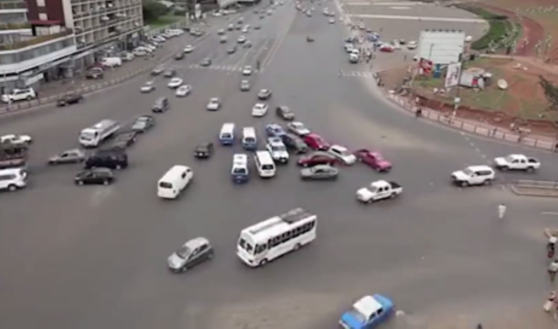 Udhëkryqi më i rrezikshëm në botë (VIDEO)