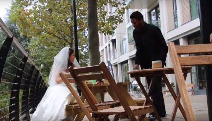 Fustan nusërie që në takimin e parë (VIDEO)