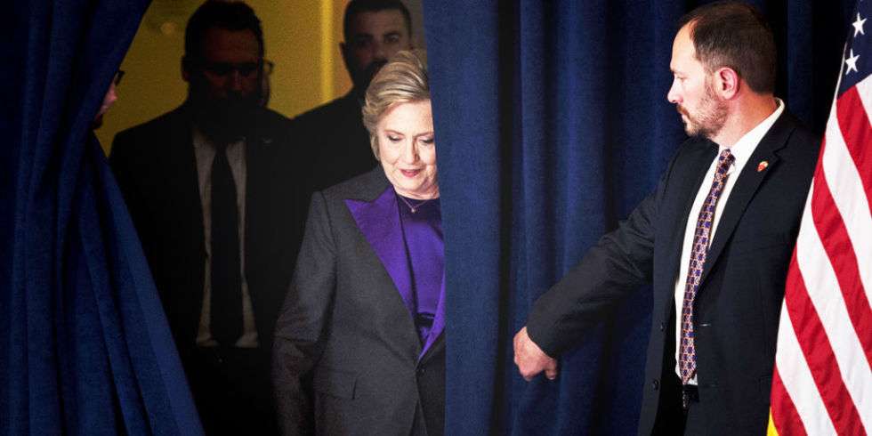Çka nënkupton veshja e Hillary Clinton pas humbjes?