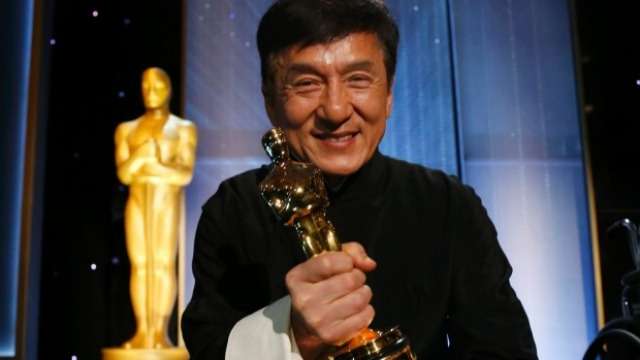 Pas pesë dekadave dhe 200 filmave, Jackie Chan më në fund fiton "Oscar"