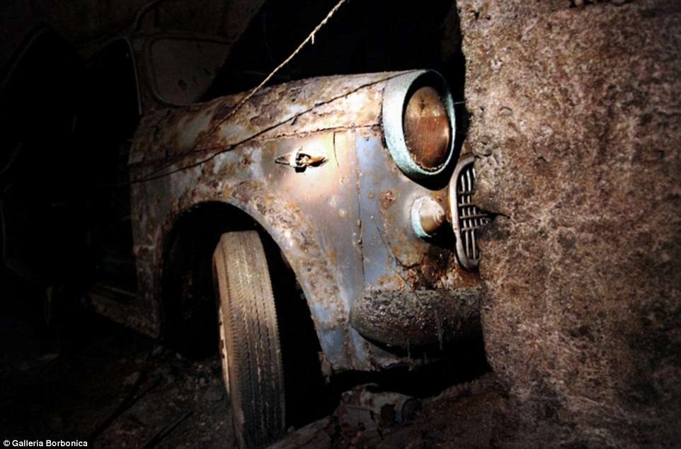 3A25DEF800000578-3913614-The_passageways_and_aqueducts_offered_refuge_as_a_military_hospi-a-5_1478591979170