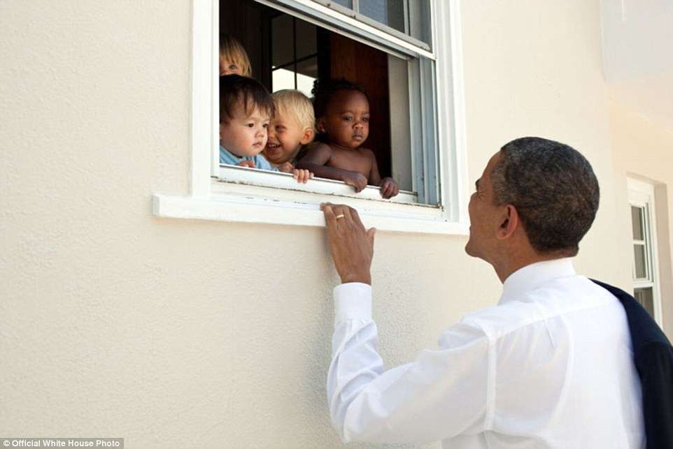 3A3F922000000578-3926100-June_9_2011_Bethesda_Maryland_Obama_greets_children_at_a_day_car-a-194_1478838781117