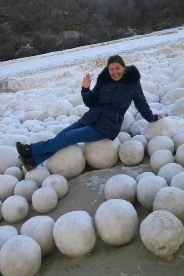 92287278_snowballs3
