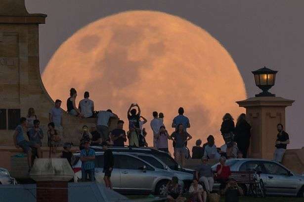Fotografi të mahnitshme të super-hënës (FOTO)