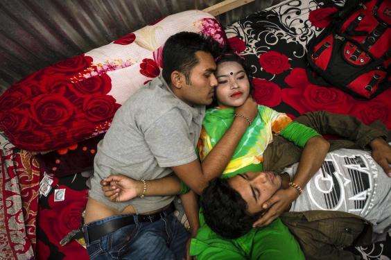 Brenda shtëpive publike legale të Bangladeshit (FOTO)
