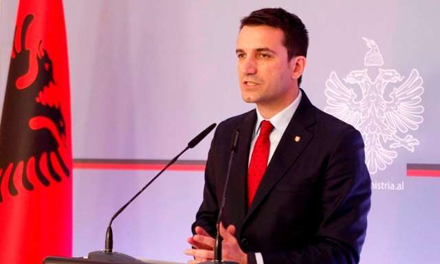 Veliaj uron 111-vjetorin e Pavarësisë: Flamujt që valëviten sot na tregojnë sa të bekuar jemi që jetojmë në këto toka