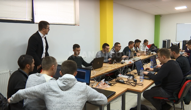 Organizohet gara e parë për hakim në Kosovë (VIDEO)