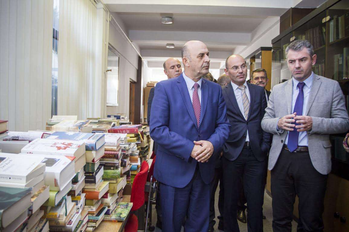 Shala i dhuron 800 libra Bibliotekës së Ulqinit