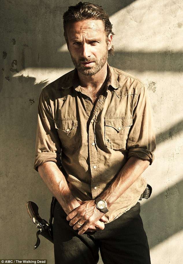 3116381300000578-4024924-now_lincoln_is_starring_as_sheriff_s_deputy_rick_grimes_in_the_u-a-3_1481616893617