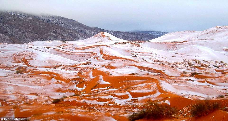 Shkretëtira e Saharës mbushet me borë, po ndodh pas 37 vjetësh (FOTO)