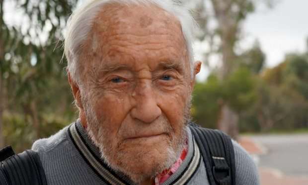 Shkencëtari më i vjetër i Australisë, 102 vjeçari që fitoi betejën për punë