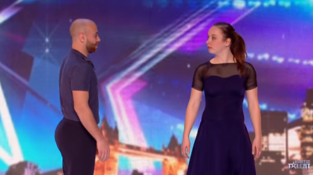 Ky çift vallëzon si askush tjetër (VIDEO)