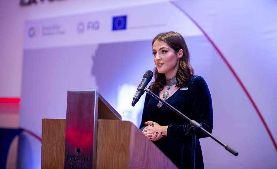 Merisa Abdullahu sjell filmin për problemet në adoleshencë (VIDEO)