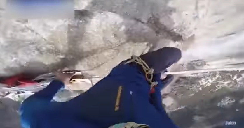 Të filmosh veten buzë vdekjes (VIDEO)