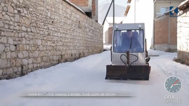 Kosovari ndërton makinën për heqjen e borës (VIDEO)
