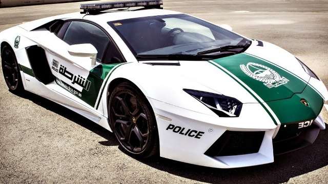 Policia në Dubai me Ferrari e Lamborghini (FOTO)