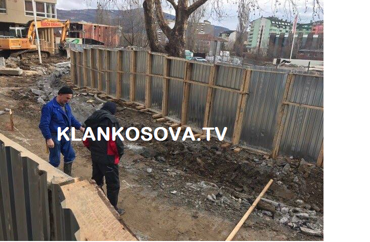 Pamje nga punimet në sheshin e Mitrovicës (VIDEO)