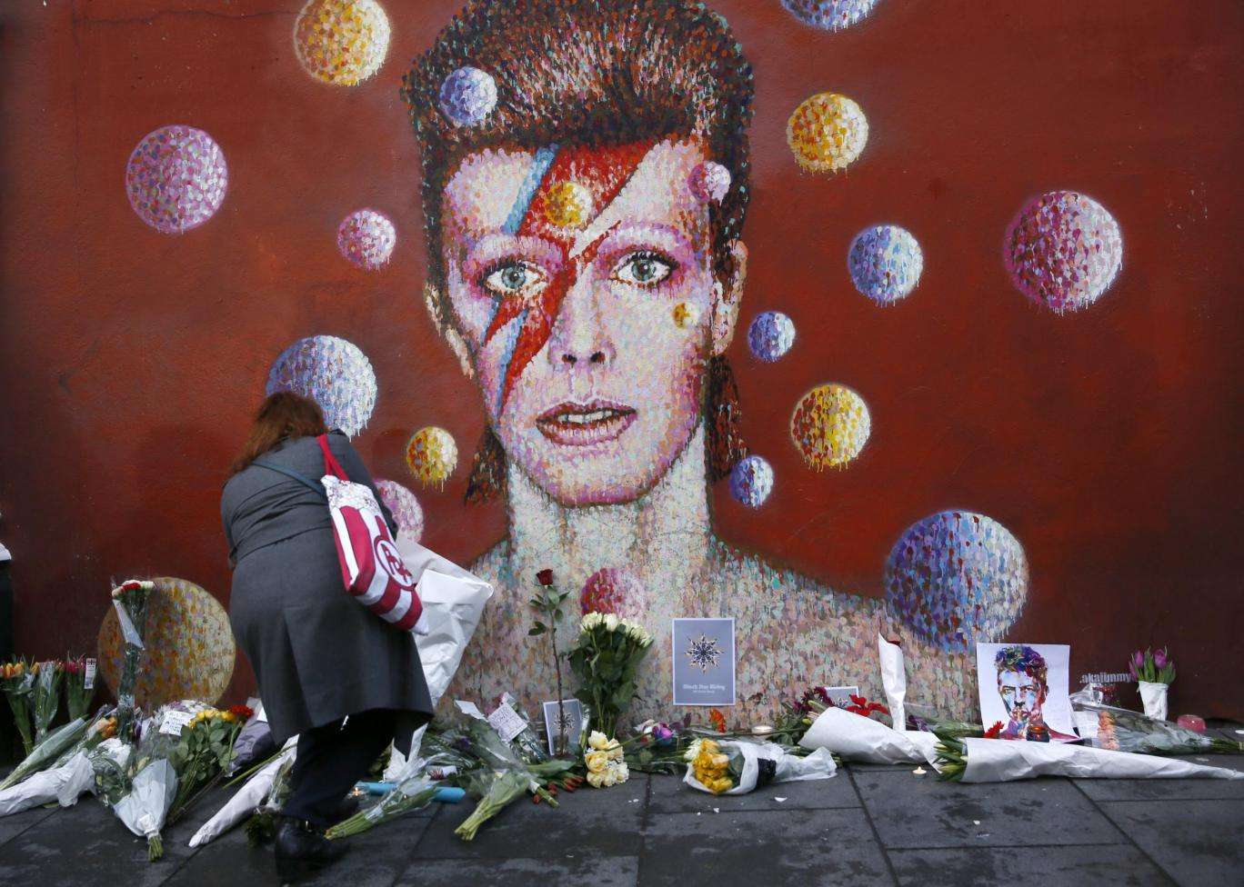 David Bowie shpallet artisti i vitit nga Brit Awards