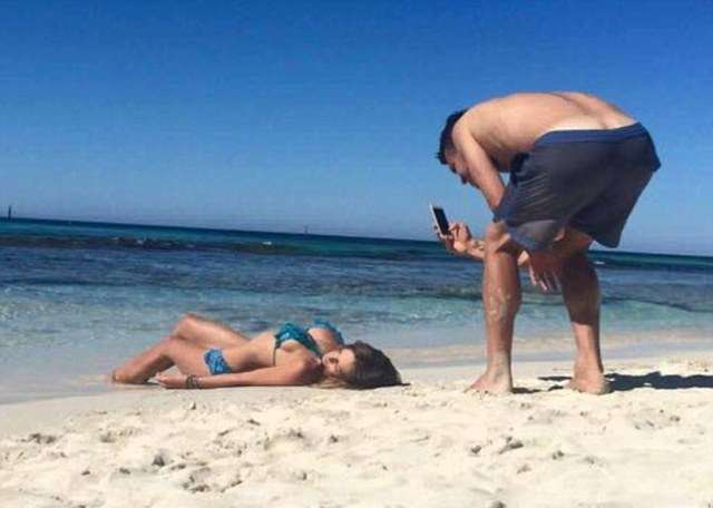 Vështirësitë e të qenit fotograf i të dashurës (FOTO)