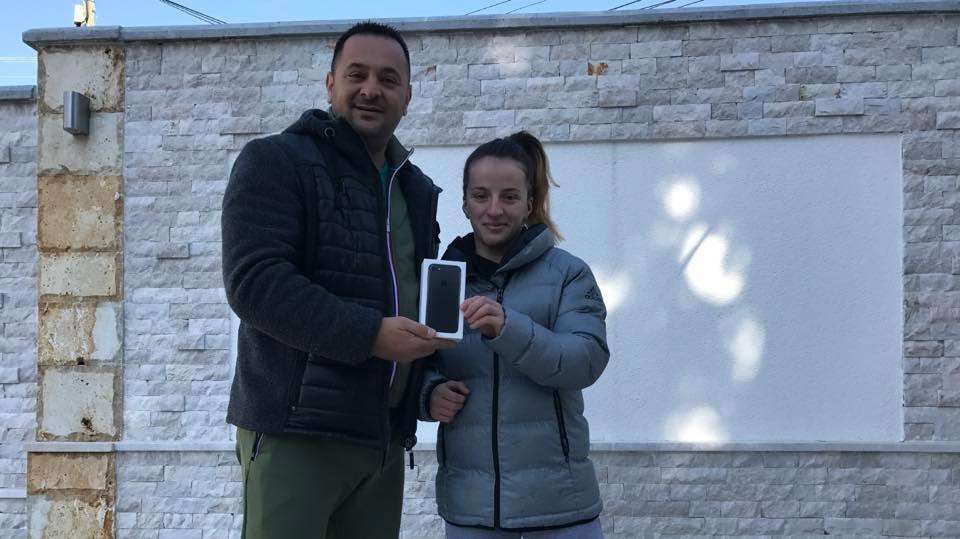 Kuka i dhuron iPhone 7 Distria Krasniqit për rezultatet e arritura (FOTO)