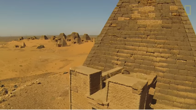 Pamje mahnitëse të piramidave në Sudan (VIDEO)