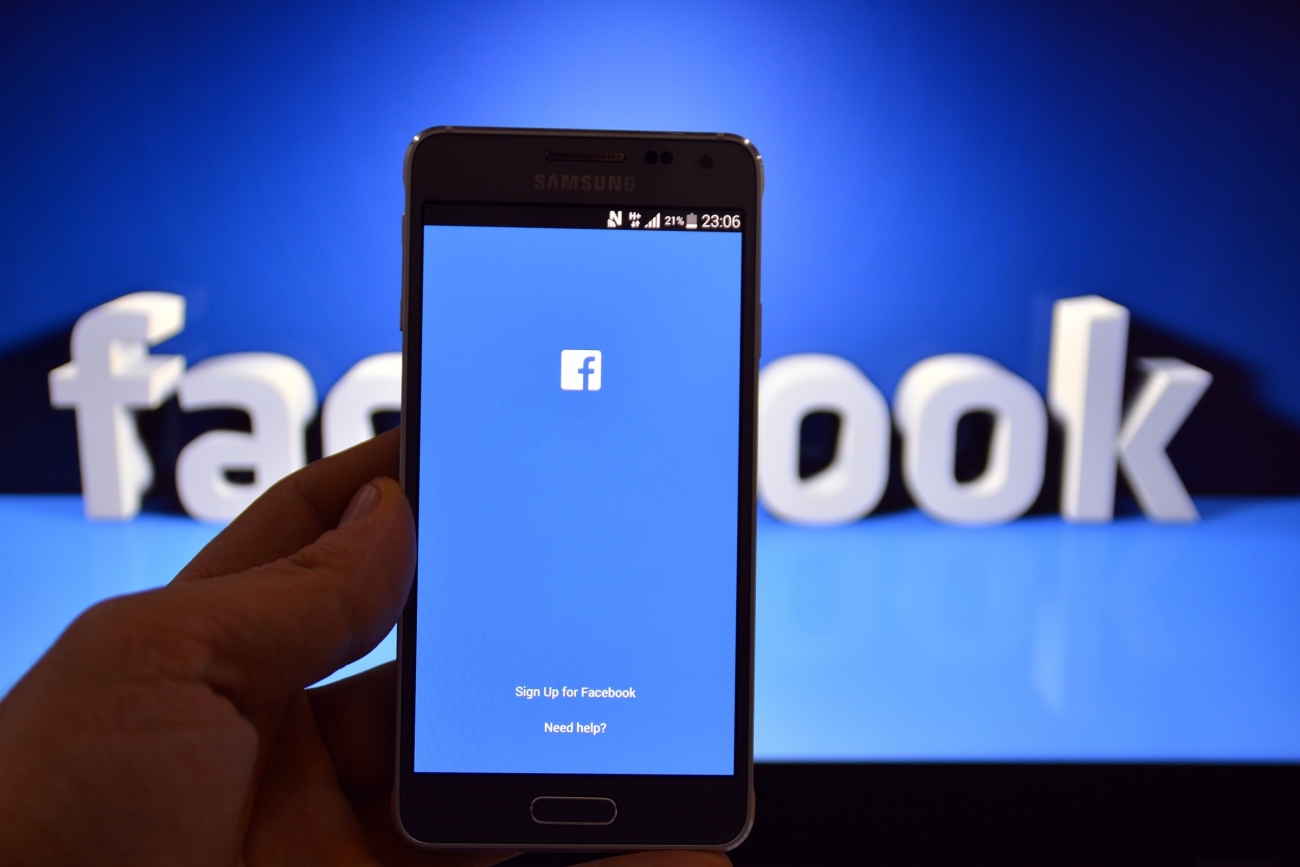 Facebook na vëzhgon gjithçka
