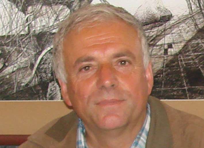 Vdes poeti Arif Demolli