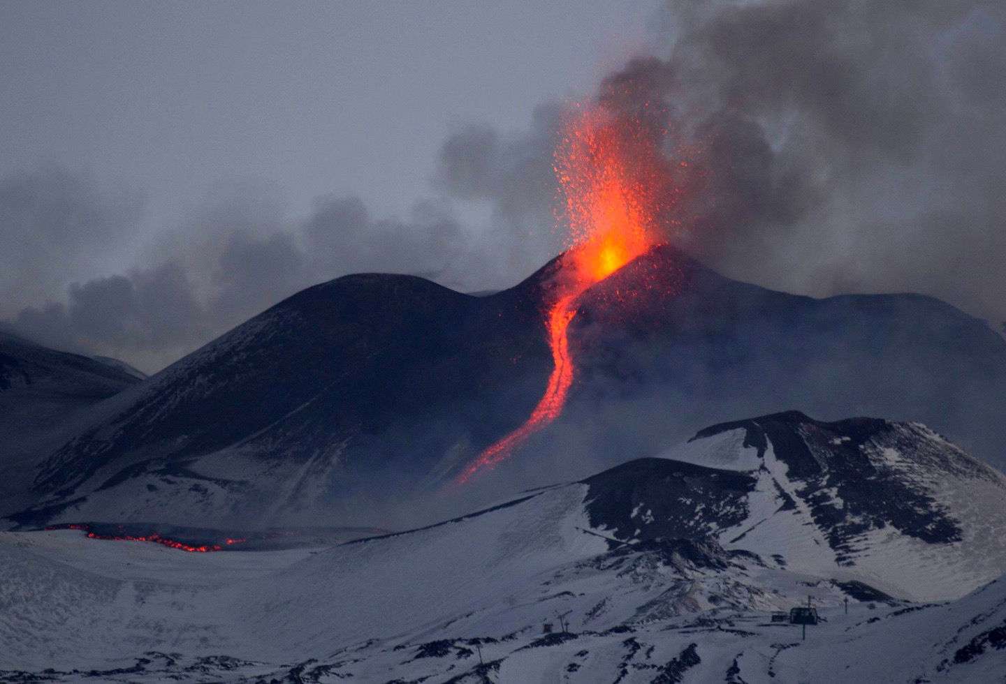 Pamje prej dronit pas aktivizimit të vullkanit Etna (VIDEO)
