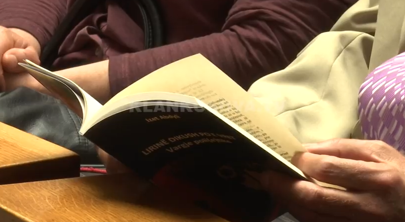 Promovohet libri “Lirinë dikush po e vret” (VIDEO)