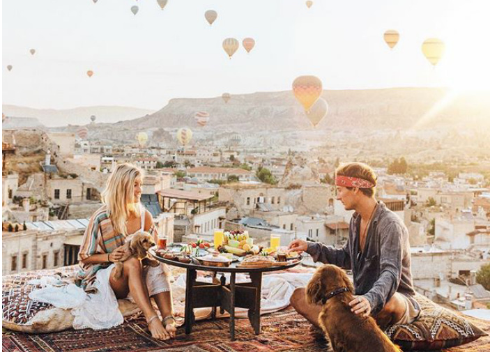 Çifti që paguhen 9000 dollarë për një foto në Instagram