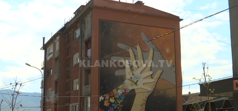 Ferizajt i shtohen edhe tre murale (VIDEO)