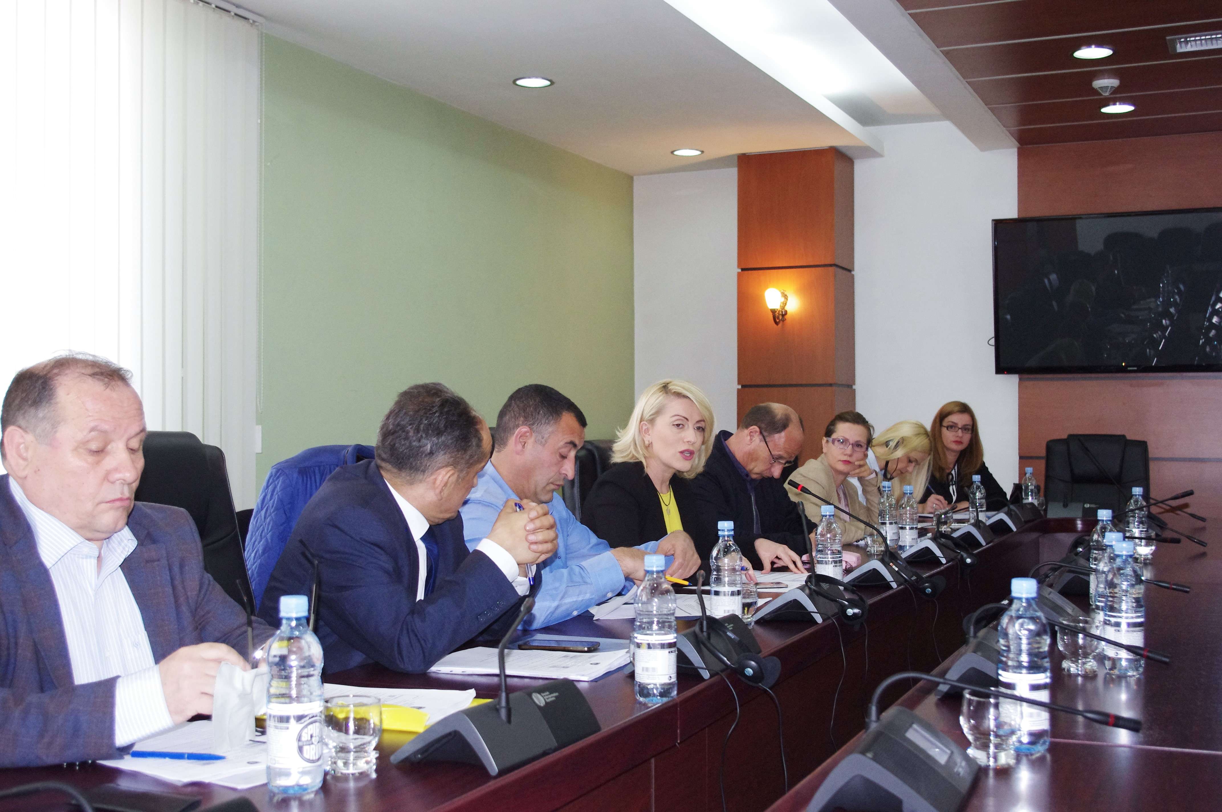Komisioni për Media dënon sulmet dhe kërcënimet ndaj gazetarëve