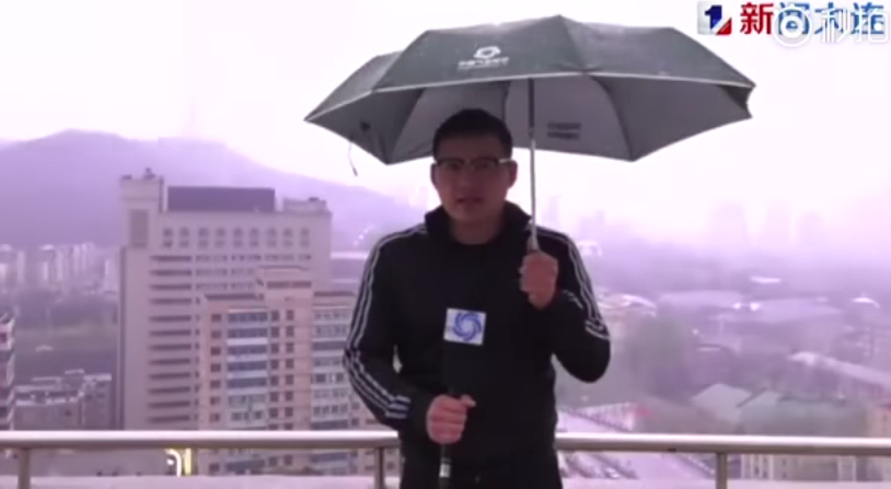 Prezantuesi goditet nga rrufeja (VIDEO)