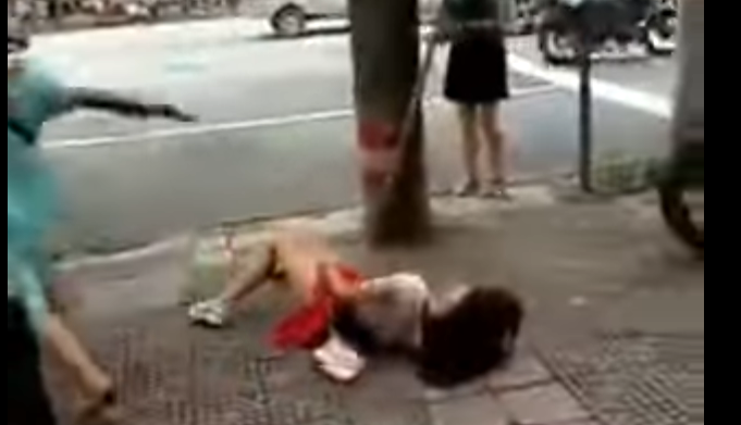 E tmerrshme: Dhëndri rrah gruan e më pas edhe vjehrrën (VIDEO)