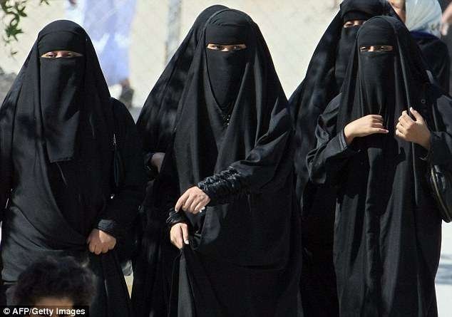 Ndryshon Ligji në Arabinë Saudite – gratë do udhëtojnë pa lejen e burrave