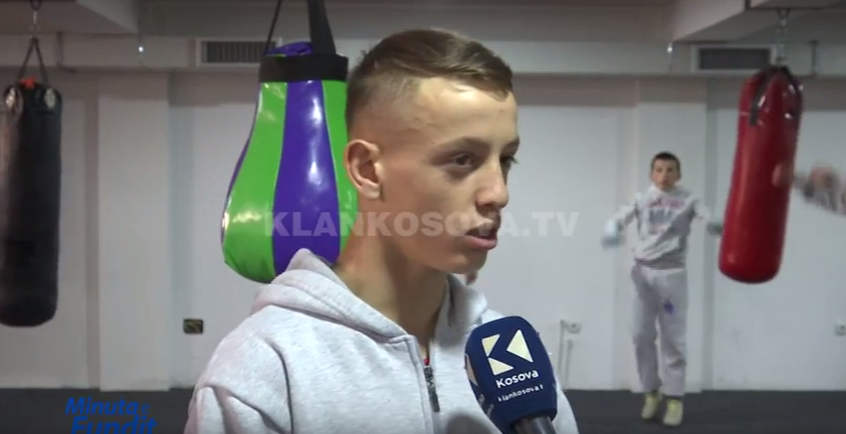 Medaljet e arta po i shtohen klubit të boksit “Gollaku” (VIDEO)