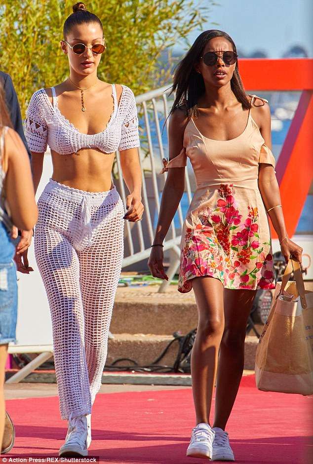 Bella Hadid shumë transparente shëtitë nëpër Kanë