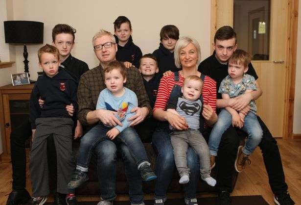 Familja me 10 meshkuj, presin të 11-in