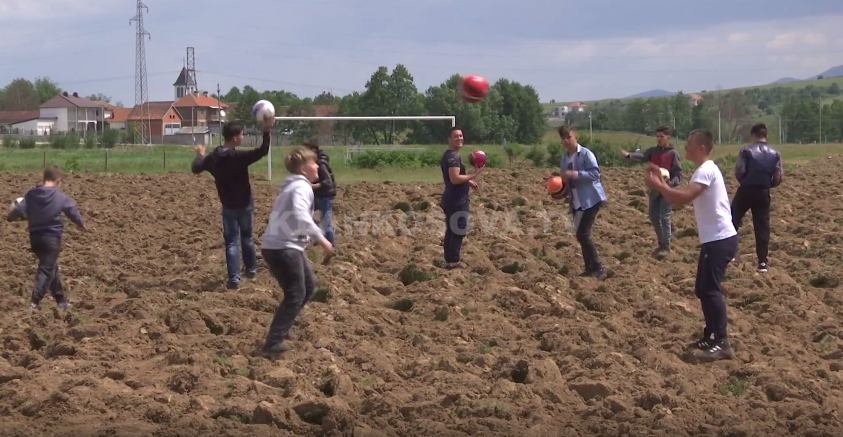 Lërohet stadiumi i futbollit (VIDEO)